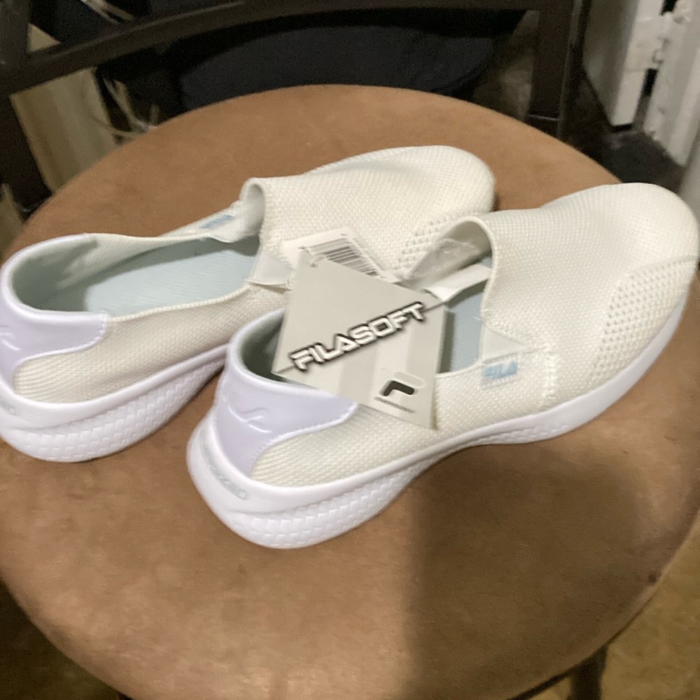 Fila sneakers for women. Size 6.5. Color White